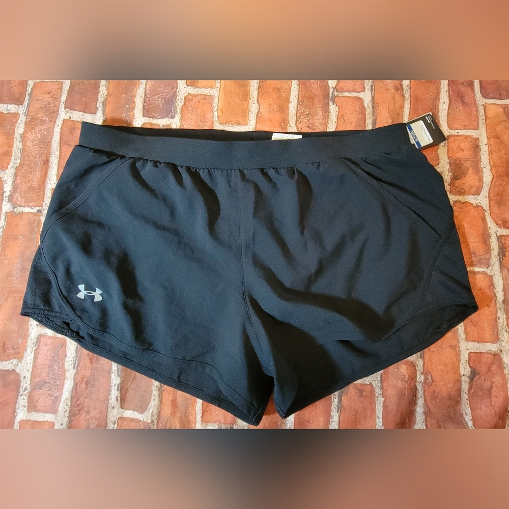 Under Armour Women’s XL Black Fitted Athletic Training Shorts 1319979 NWT